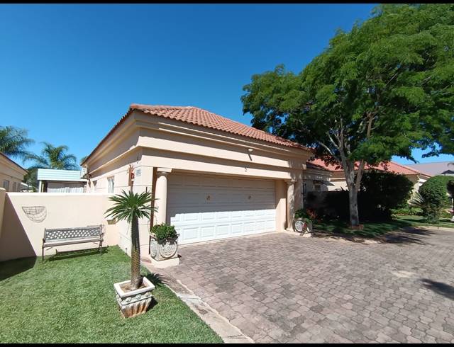 3 BEDROOM TOWNHOUSE FOR SALE IN PROTEA PARK
